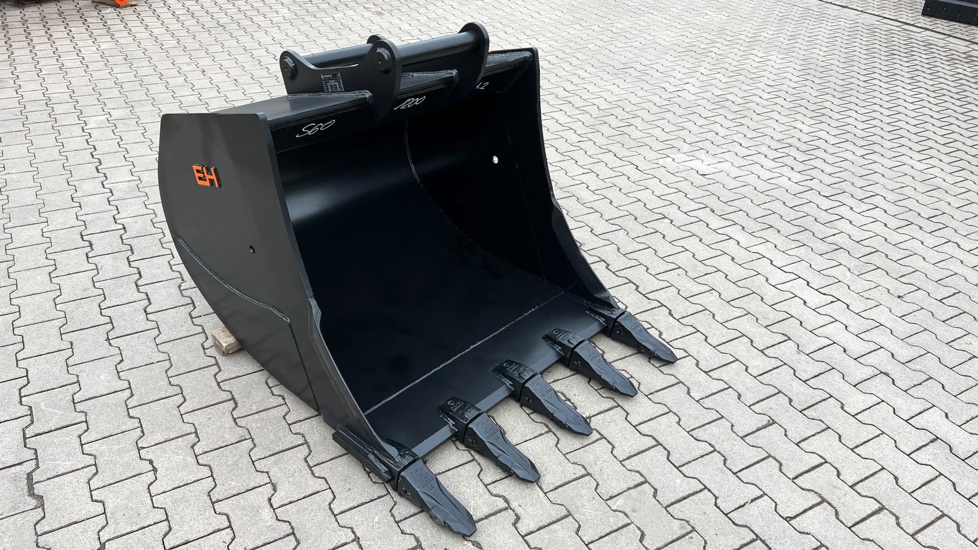 Digging bucket suitable for Volvo S60 / 1200 mm / cat. 2G